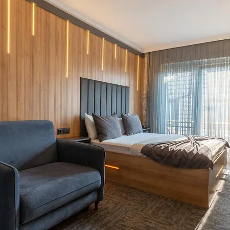 Fengo & Ξενοδοχείο Τραμπζόν